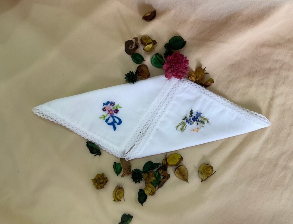 Hand embroidered Handkerchief - set of 2 White - Image 2